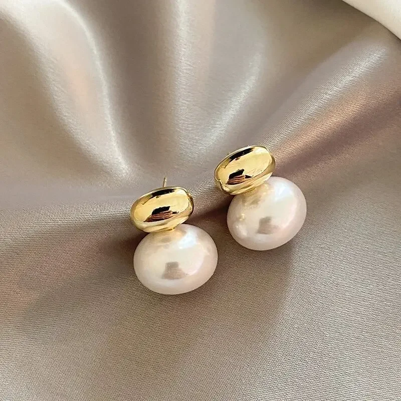 Elegant Gold Bean Spliced Flat Pearl Earrings Women's Party Accessories